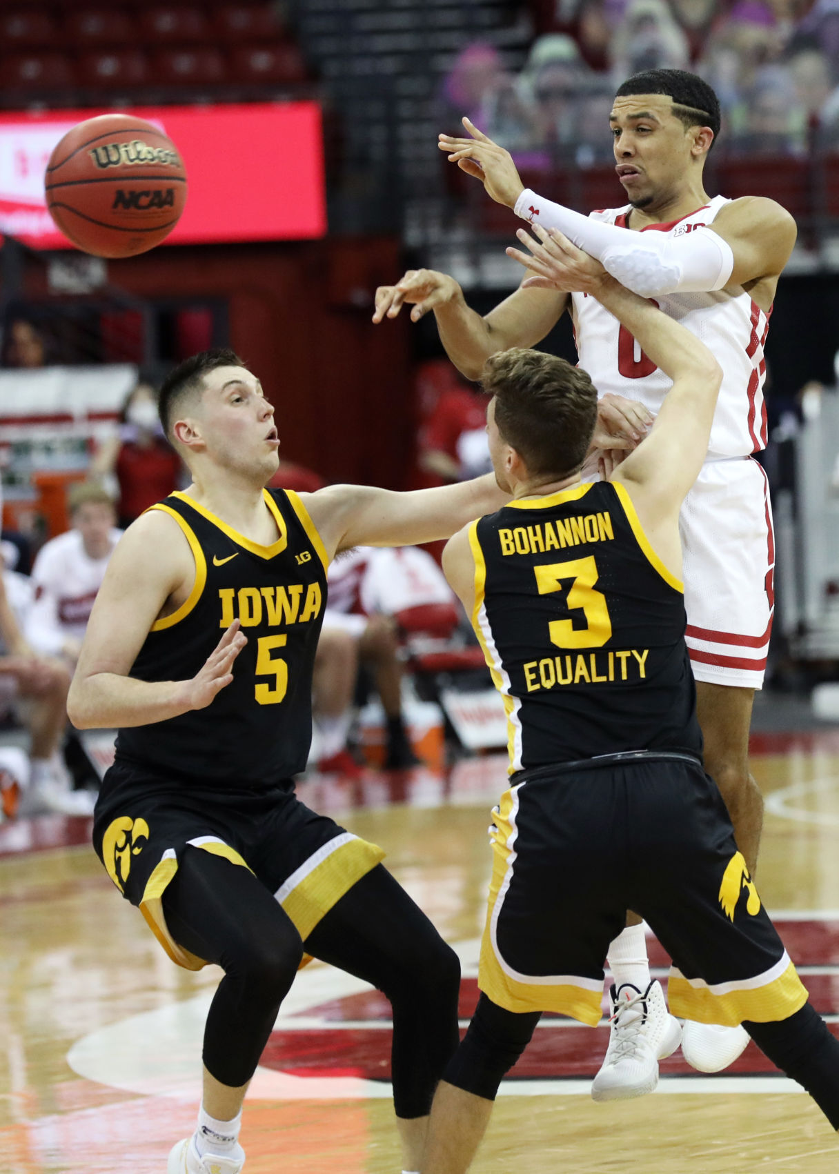 Iowa 77, UW 62